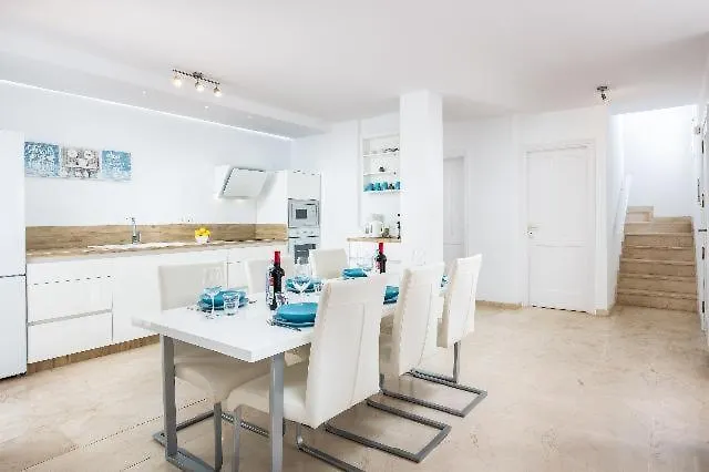 Вілла Casa Virgo Адехе